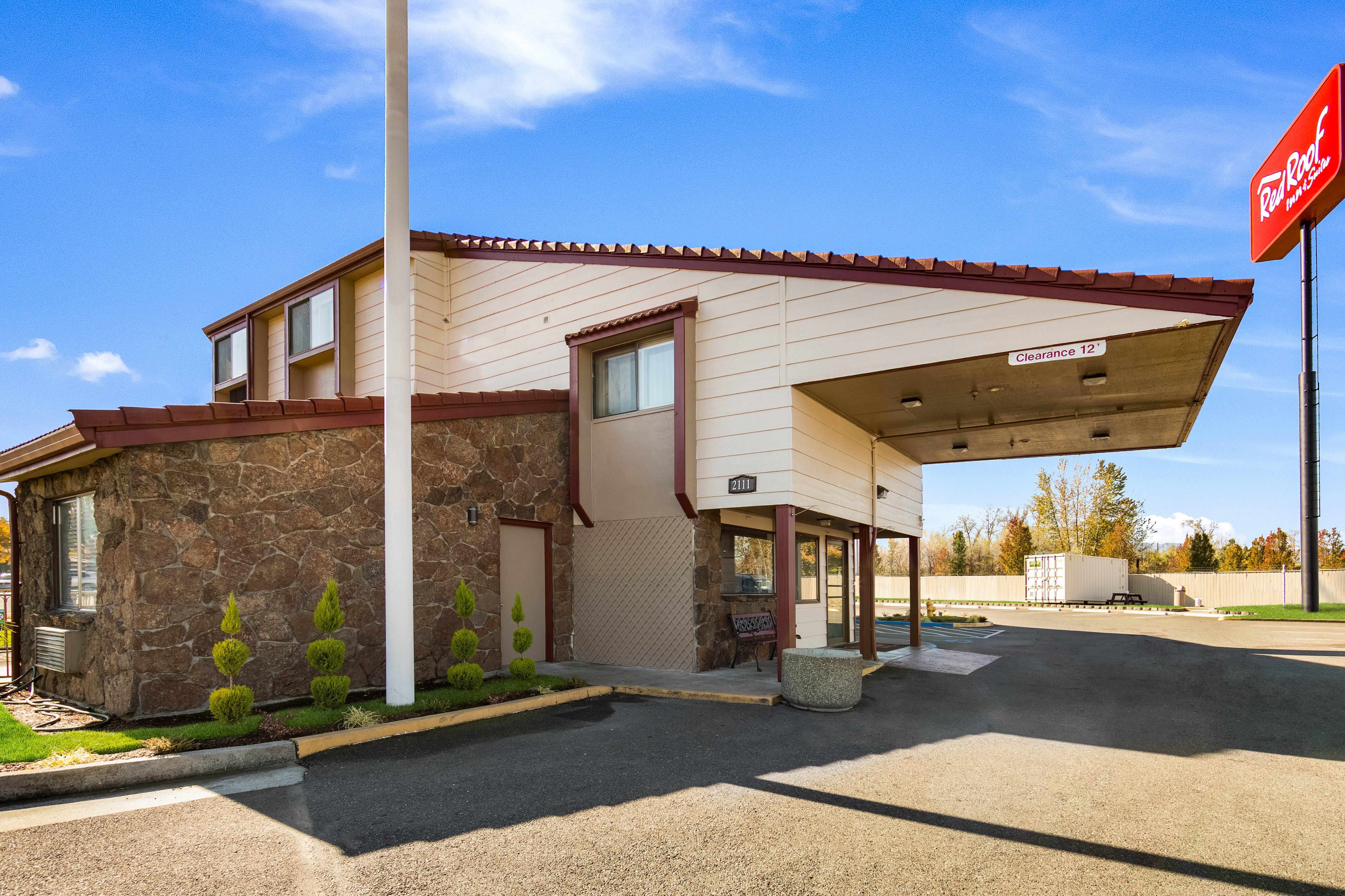 Motel Ramada By Wyndham Medford Airport North Exterior foto