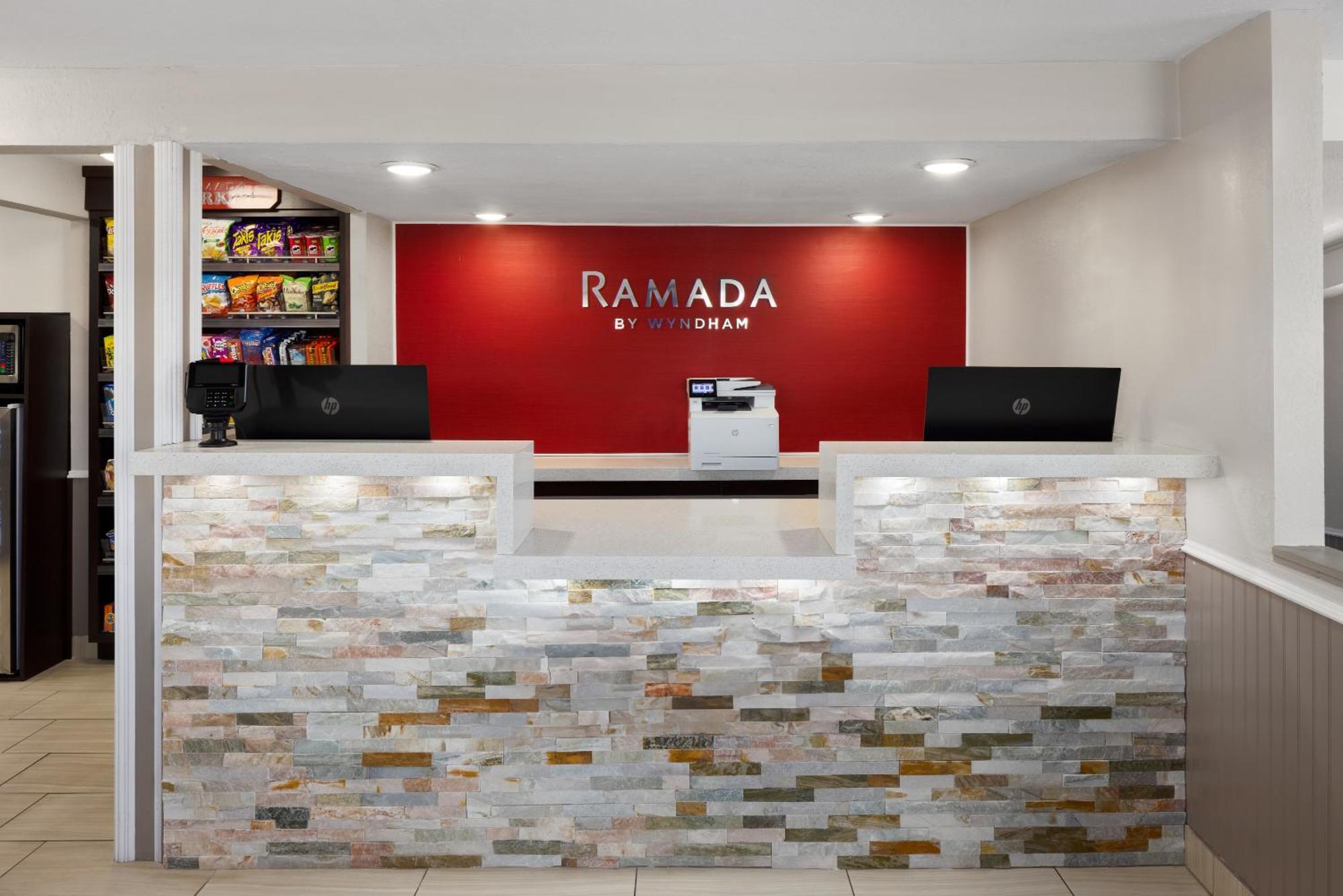 Motel Ramada By Wyndham Medford Airport North Exterior foto