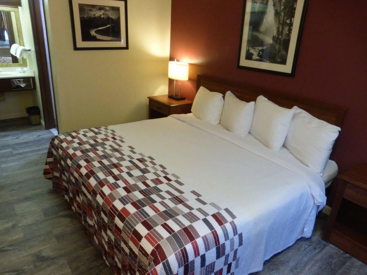 Motel Ramada By Wyndham Medford Airport North Exterior foto